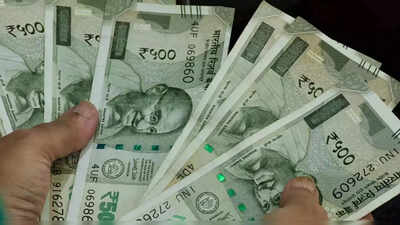 rupee-vs-dollar.jpg